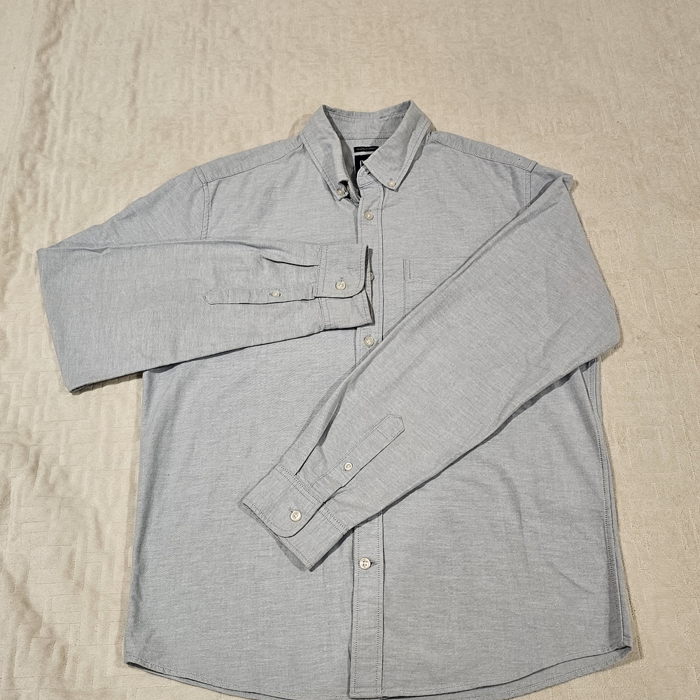 GAP Men's Light Gray Casual Button-Down Shirt